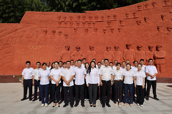 光影铭刻历史，，，，，，初心映照未来——六安公司党总支开展主题党日活动